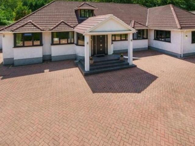 House for rent in Heol-las, Surrey