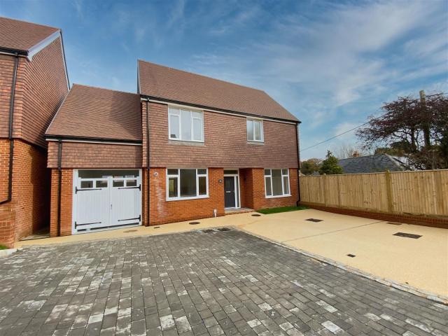 House for rent in Fairlight, Rother
