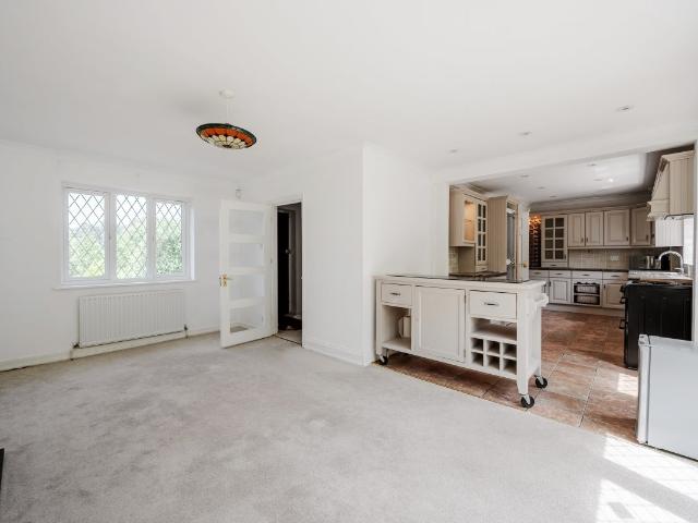 House for rent in Caterham Valley, Hillview