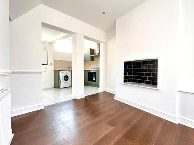 House for rent in Cabbage Hall, Calderstones