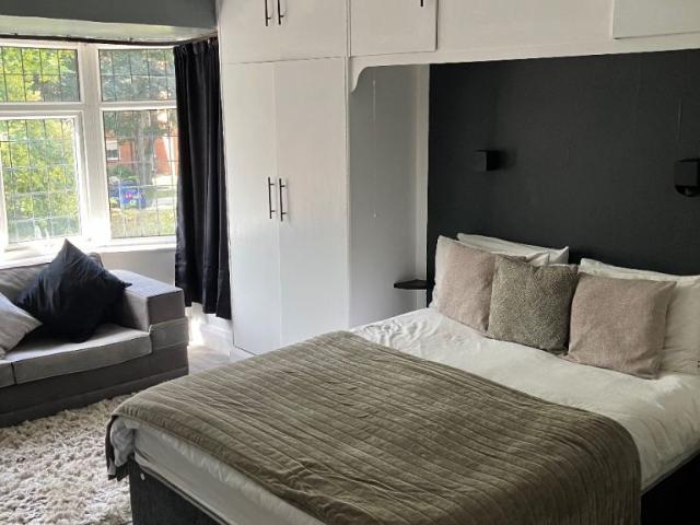 House for rent in Calderstones