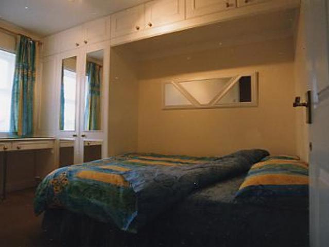 Room for rent in Oakwood, Greater London