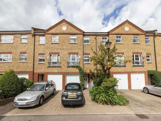 House for rent in London Borough of Hounslow, Greater London