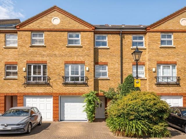 House for rent in London Borough of Hounslow, Greater London