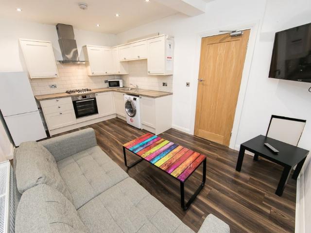 House for rent in Charing Cross, Leeds