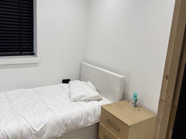 Room for rent in Green Close, Warwickshire