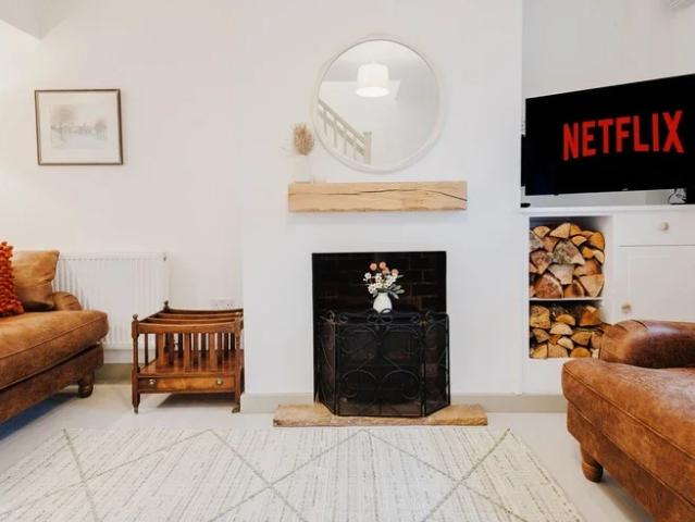 House for rent in Mill End, Green Close