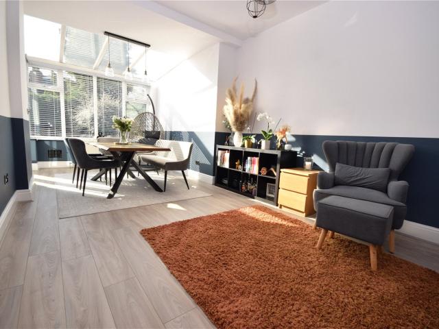 House for rent in Hollin Park, Leeds
