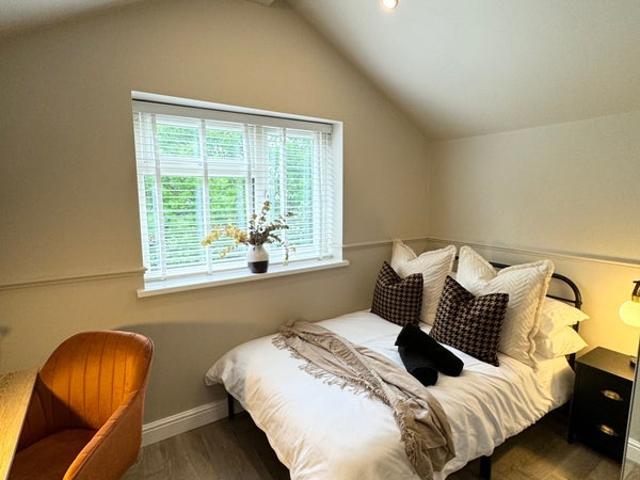 Flat for rent in Moorside, Salford