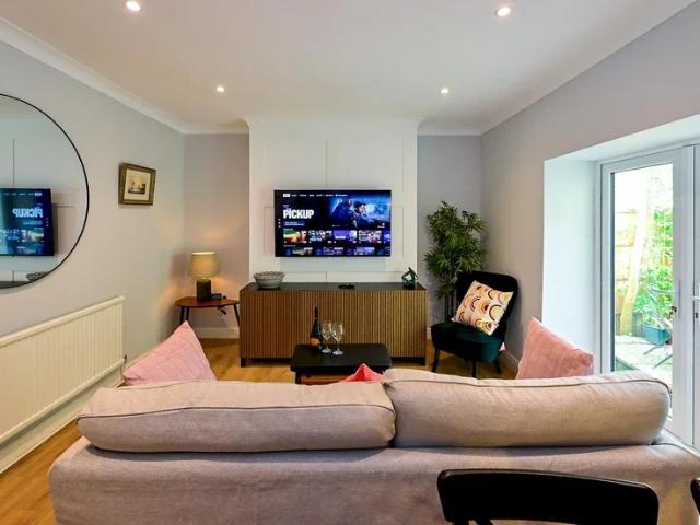 Flat for rent in Falcon Lodge, Wales