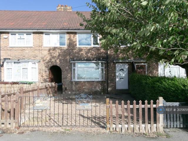 House for rent in Brianside, Leeds