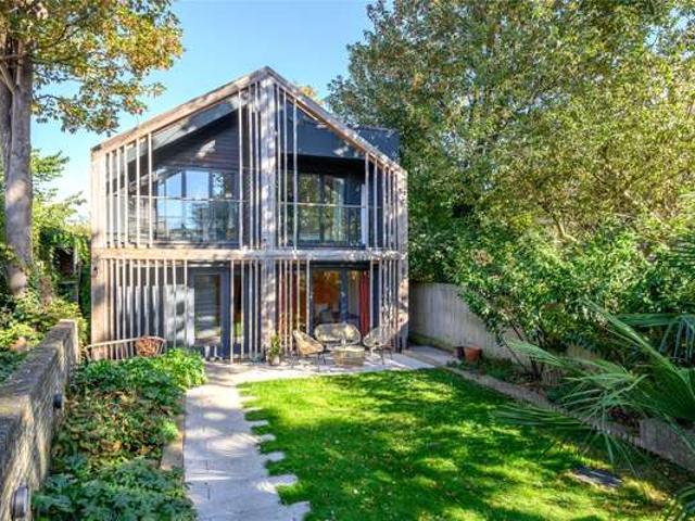 House for rent in Shacklewell, Greater London