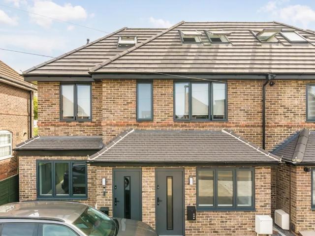 House for rent in London Borough of Ealing, Park Royal