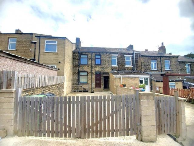 House for rent in Yews Hill, Kirklees