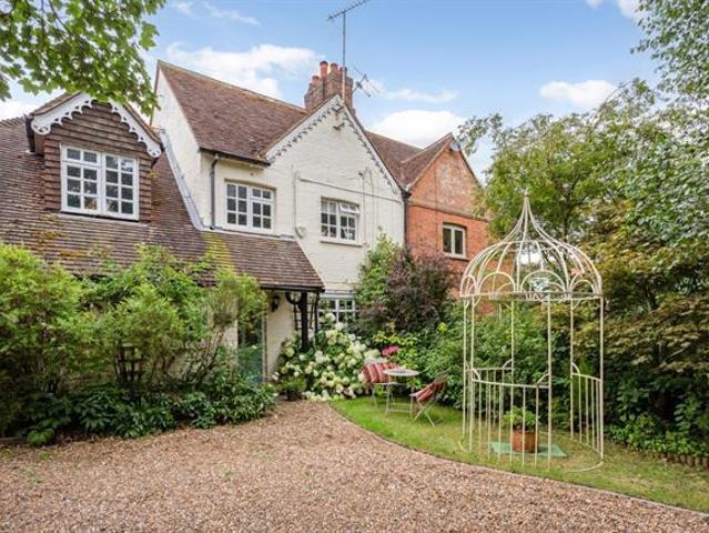 House for rent in Martyr's Green, Guildford