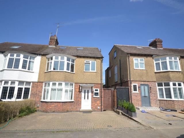 House for rent in Hatching Green, Five Acres