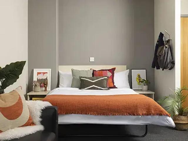 Flat for rent in Little Woodhouse, Leeds