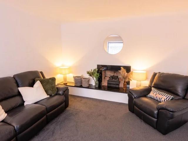House for rent in Dean Park, Renfrew