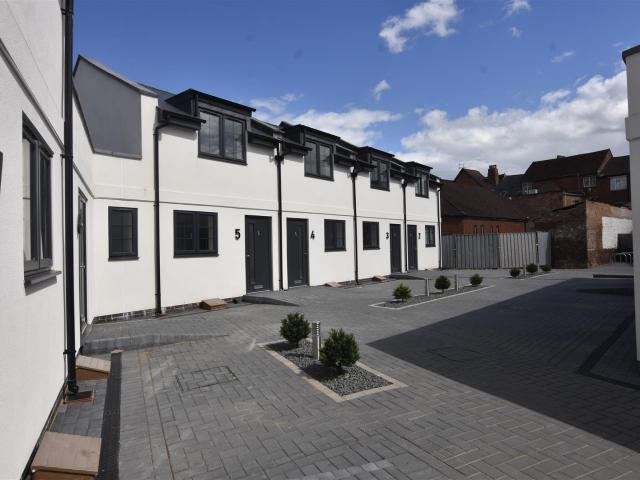 House for rent in Poplar Grove, Greater London