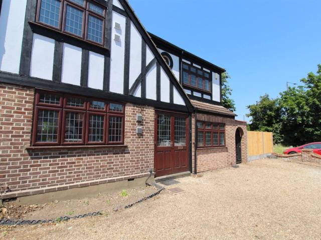 House for rent in Freezywater, Greater London