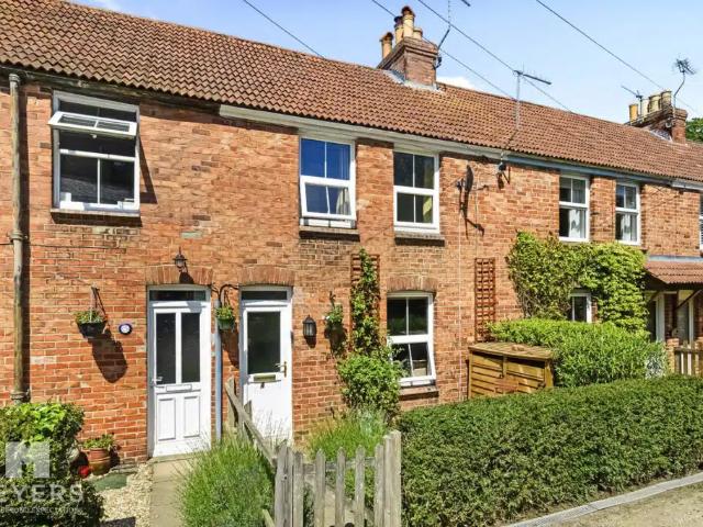 House for rent in Moreton, Crossways