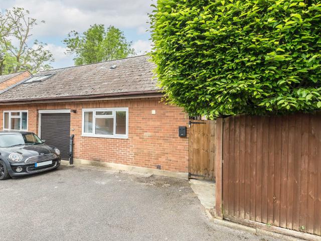 House for rent in London Borough of Merton, Raynes Park