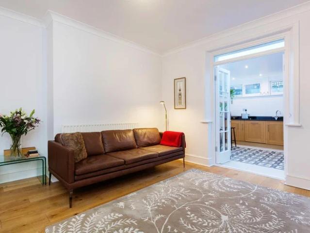 Flat for rent in London Borough of Merton, Greater London