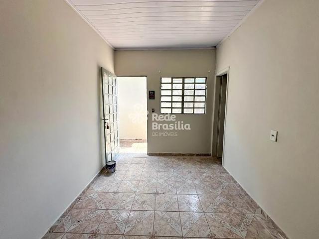 Casa aluguel em QR 323, Samambaia