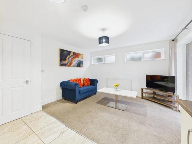 House for rent in Dodderhill, Crookhill