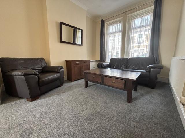 House for rent in Pengam Green, Falcon Lodge