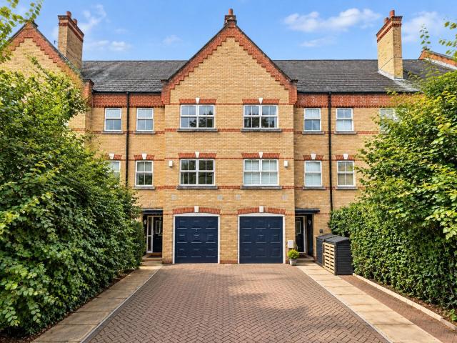 House for rent in Knaphill, Woking