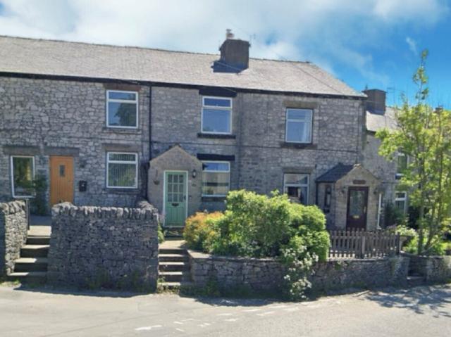 House for rent in Peak Dale, Charlesworth