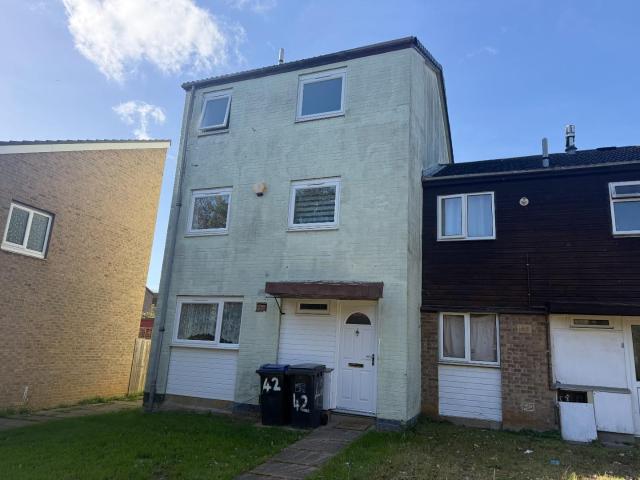 House for rent in Thorplands, Northampton