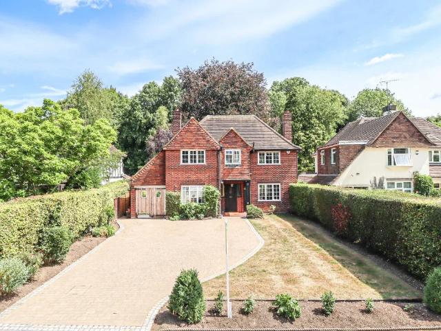 House for rent in Hatching Green, Five Acres