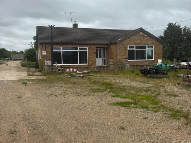 House for rent in Navestock Side, Essex