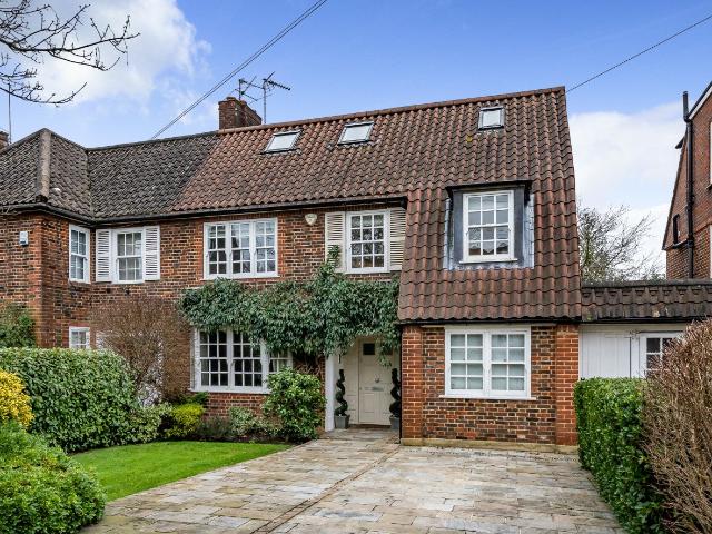 House for rent in Woodside Park, Greater London