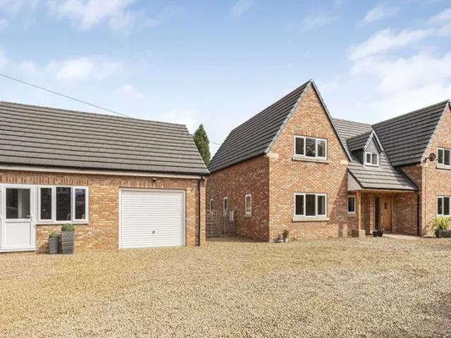 House for rent in Moulton