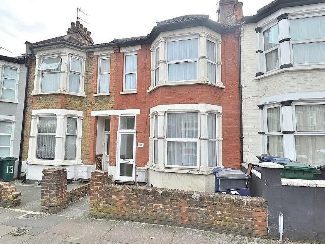 House for rent in Fallow Corner, Greater London