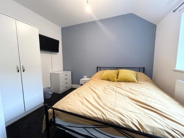 Room for rent in Bradshaw, Lee Bank