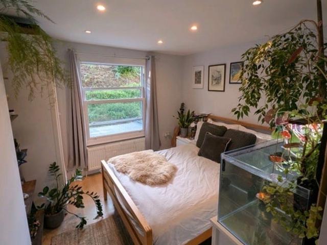 House for rent in Earlsfield, Greater London