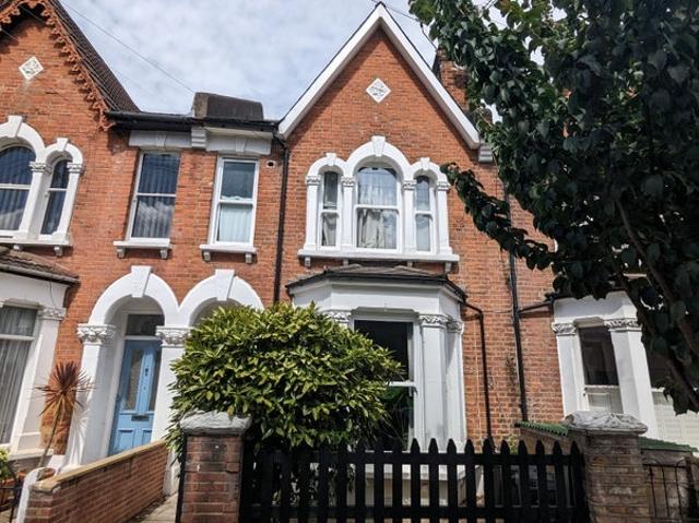 House for rent in Earlsfield, Greater London