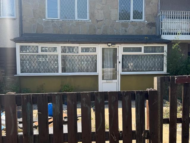 House for rent in Holmewood, West Yorkshire