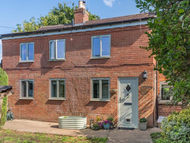 House for rent in Coombe Hill, Pamington