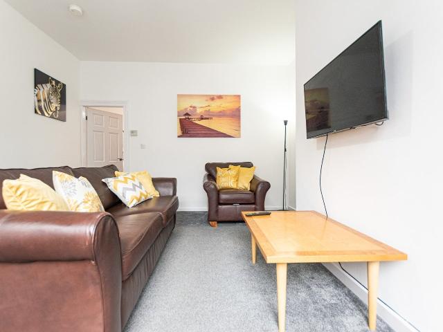 House for rent in Moses Gate, Lee Bank