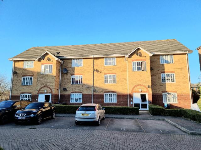 Flat for rent in Grays, Essex