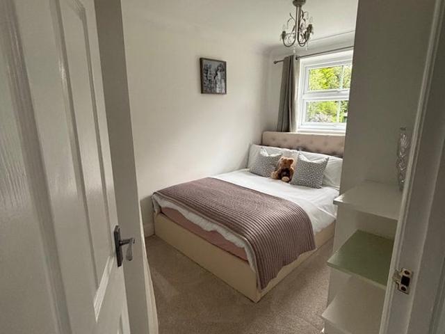 Room for rent in Three Bridges, Glynde