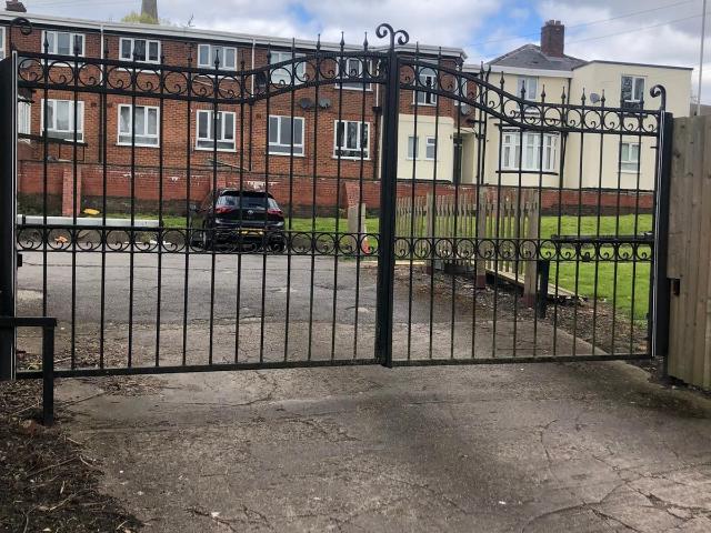 Flat for rent in Dixons Green, West Midlands