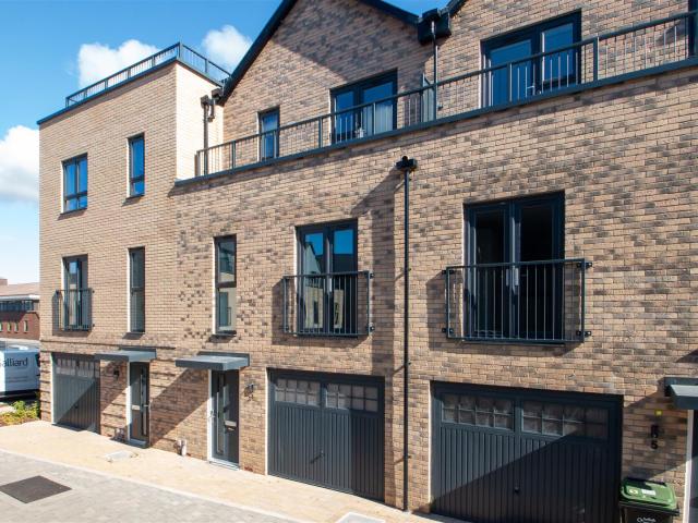 House for rent in Lawford, Dale Hill