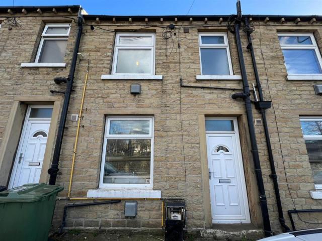 House for rent in Hillhouse, Almondbury