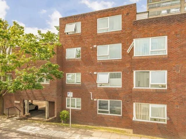 House for rent in North Sheen, Greater London